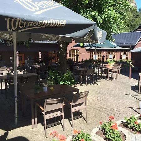 Am Berg Garni 쿠로르트오이빈