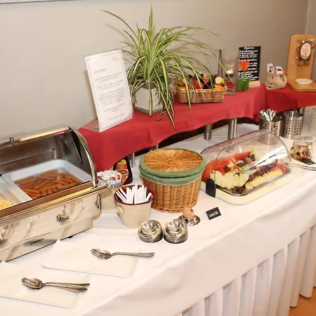 Am Berg Garni 쿠로르트오이빈