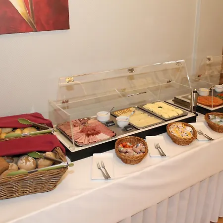 Am Berg Garni 쿠로르트오이빈