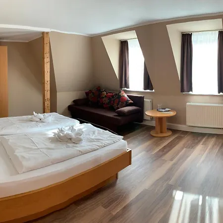 호텔 Am Berg Garni 3*