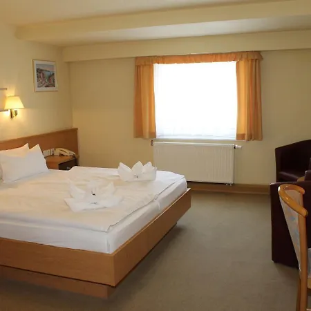 Am Berg Garni فندق 3*