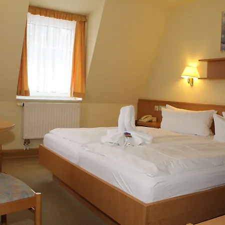 Hotel Am Berg Oybin Garni Hotel 3*