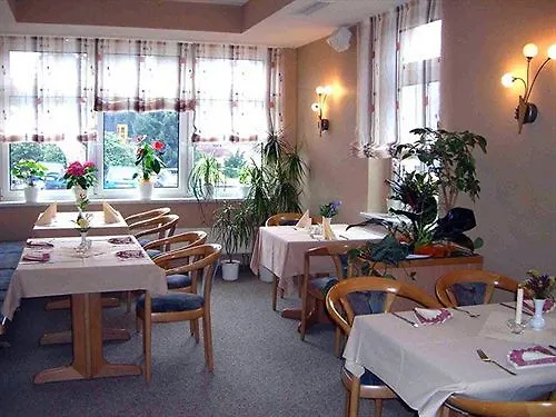 Am Berg Garni فندق كورورت أوبين